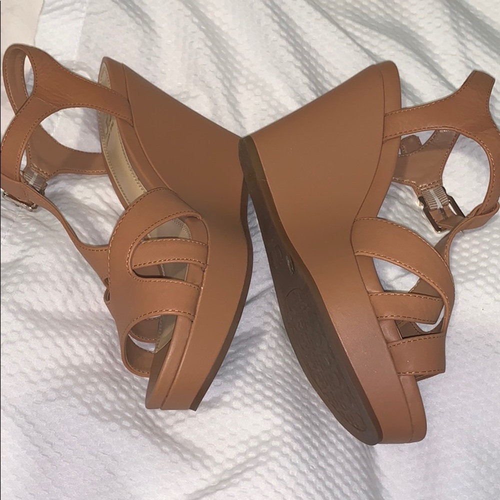 Like New small Wedge